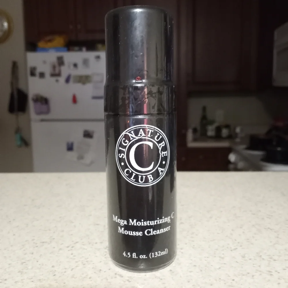 Signature Club A Mega MOISTURIZING Mousse Cleanser 4.5 OZ. - Picture 1 of 2